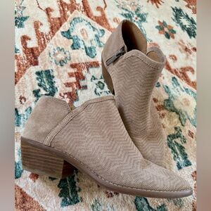 Lucky Brand 7.5 Light Tan Suede Booties